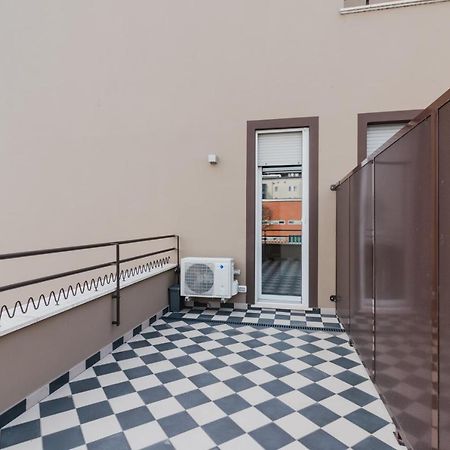 Pavia Tower - By Host4Uアパートメント エクステリア 写真